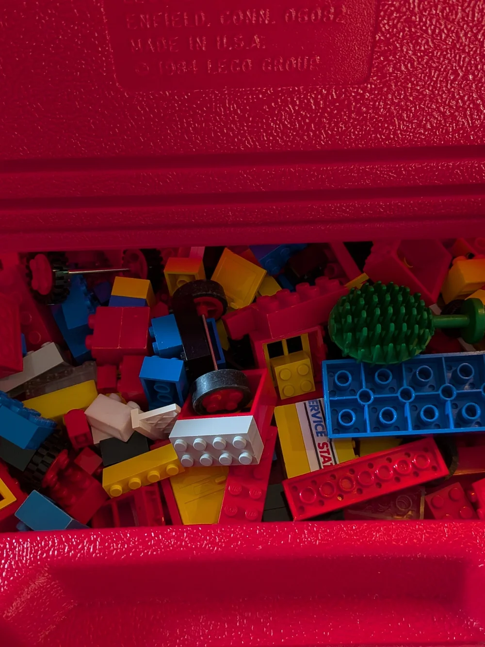 Discontinued Lego Creator Rainforest Set And 1980s Lego Storage Box With Legos